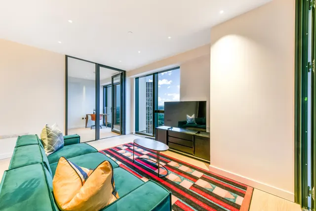 Nine Elms Lane, London, SW8, photo 3
