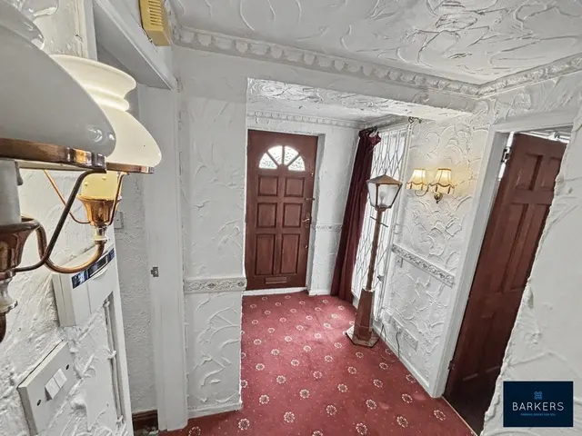 Photo 3 — Woodhall Drive, Batley WF17 7SW