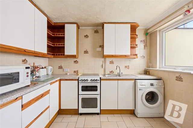 Long Lynderswood, Basildon, SS15, photo 3