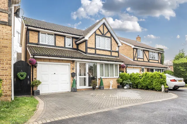 Portland Close, Near Burnham, SL2, photo 1