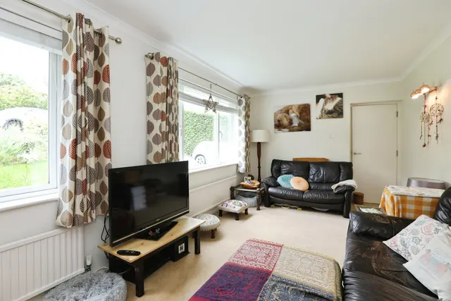 Park Crescent, Forest Row, RH18, photo 2