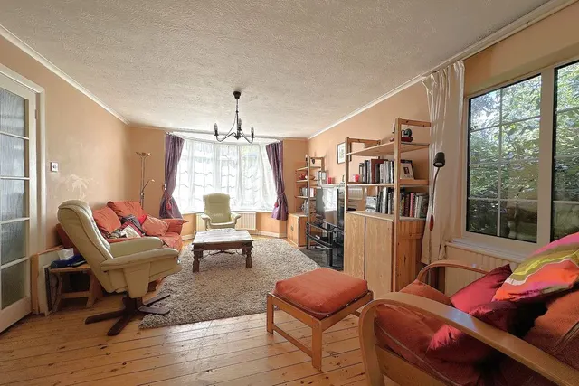 Photo 2 — Whittingehame Gardens, Brighton BN1 6PU