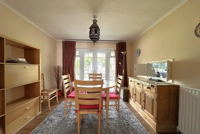 Photo 3 — Whittingehame Gardens, Brighton BN1 6PU