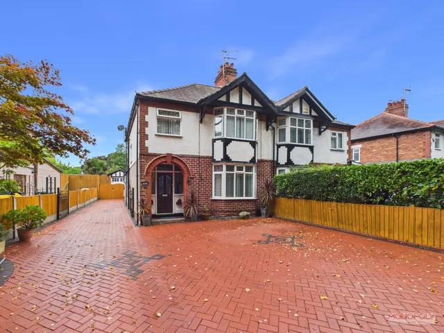 Park Avenue, Wrexham, LL12, photo 1
