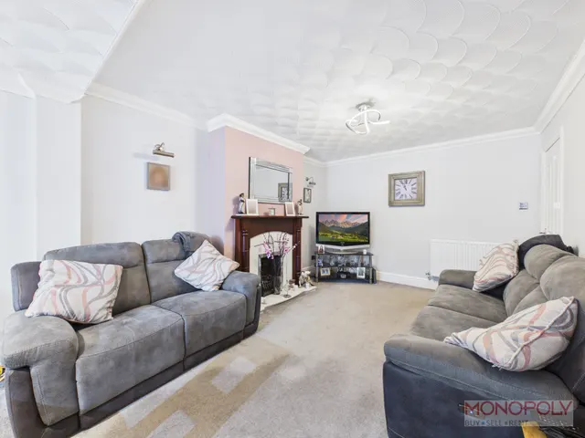 Park Avenue, Wrexham, LL12, photo 3