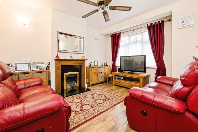 Westminster Gardens, Barking, IG11, photo 3