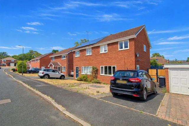 Naylor Close, Kidderminster, DY11, photo 1