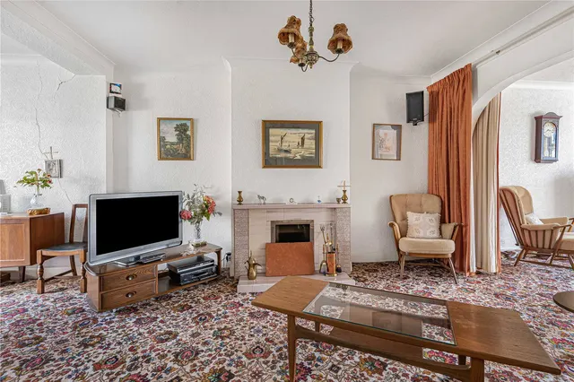 Whitton Dene, Hounslow, TW3, photo 2