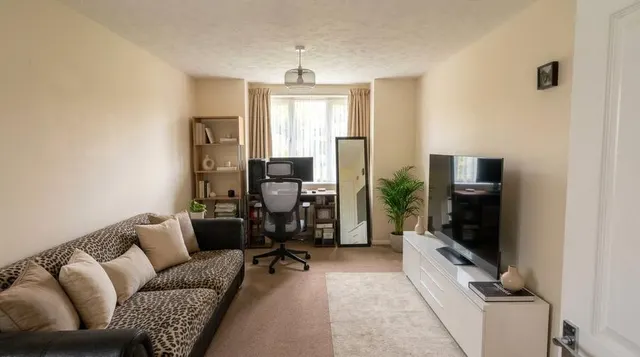 Pegrams Court, Harlow, CM18, photo 3