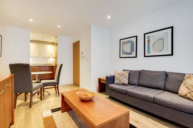 Photo 2 — Flat 10, 4 Steward Street, London