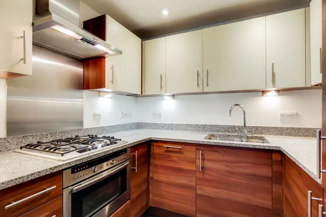 Photo 3 — Flat 10, 4 Steward Street, London