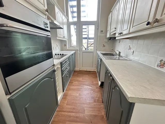 Albion Crescent, Scarborough, YO11, photo 3