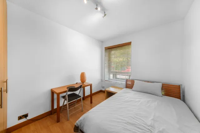 Meadow Road, Vauxhall, SW8, photo 2