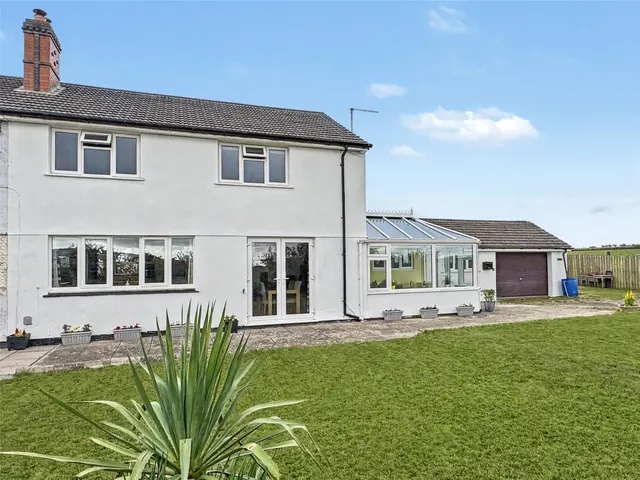 Camelford, PL32, photo 1