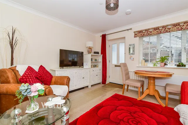 High Street, Staplehurst, TN12, photo 2