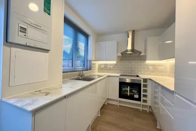 Spencer Close, Woking, GU21, photo 2