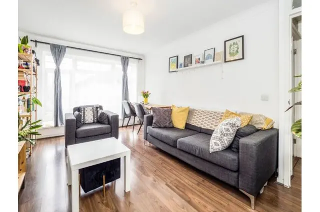 Clayhall Avenue, Ilford, IG5, photo 1