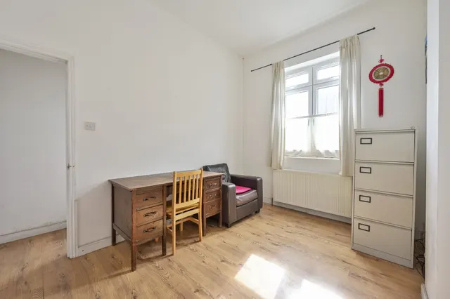 Photo 2 — 147 Kingston Road, London