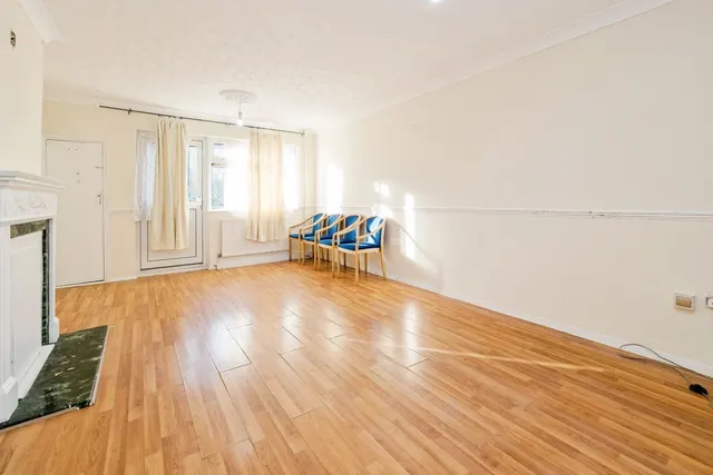 Croft Lodge Close, Woodford Green, IG8, photo 3