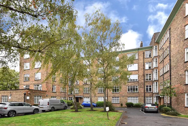 3 bedroom flat, Lee Terrace, London