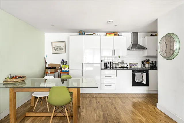 Shacklewell Lane, London, E8, photo 3