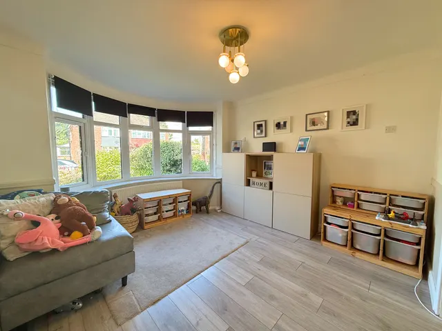 Okehampton Crescent, Sale, photo 3