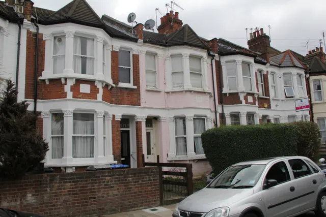 Sandringham Road, Cricklewood, NW2, photo 1