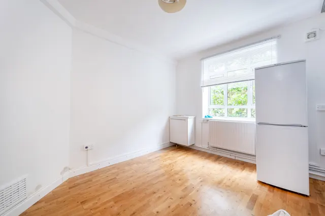 Photo 2 — 22 Winthrop House, White City Estate, London