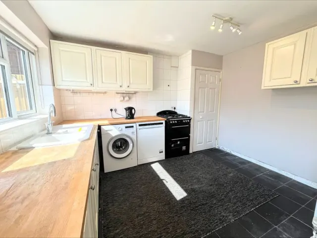 Photo 3 — Goldfield Road, Tring, Hertfordshire, HP23 4BA