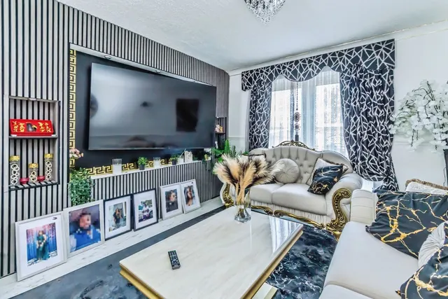 Photo 2 — Stowell Avenue, New Addington, Croydon, CR0