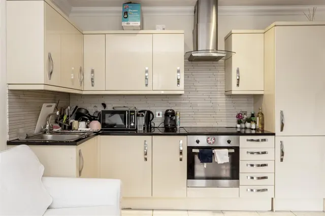 Bond Street, Ealing, W5, photo 1