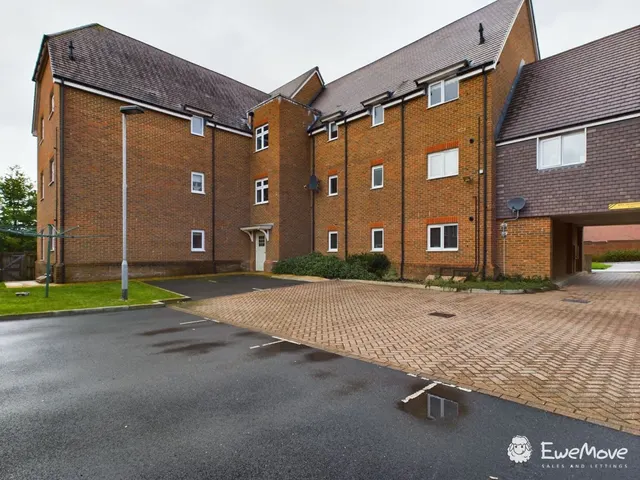 Dimmer Drive, Wilton, SP2, photo 3
