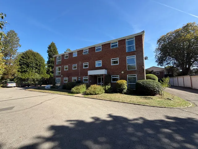 Horsham Road, Shalford, GU4, photo 1