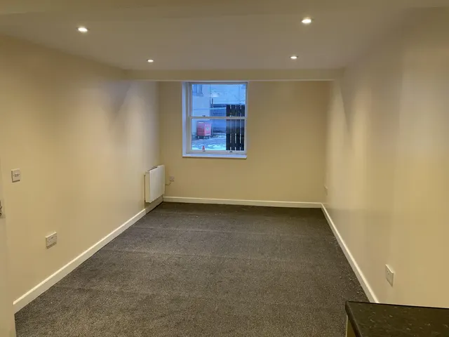High Street, BD6, photo 2