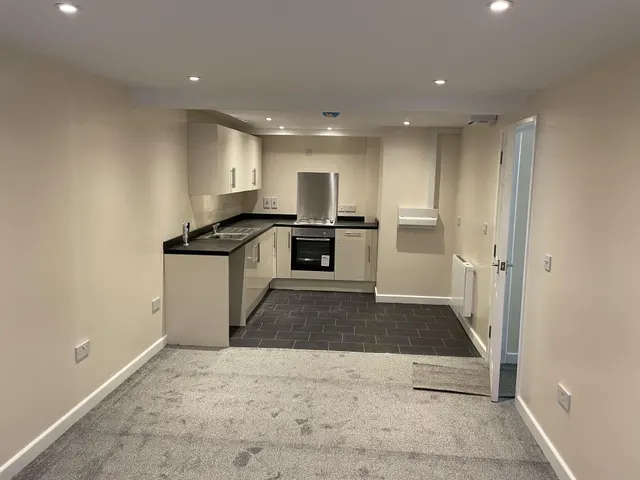 High Street, BD6, photo 3
