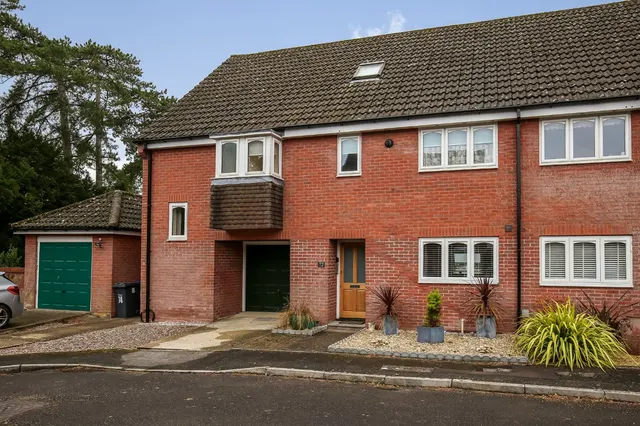 Photo 3 — Park Lane, Salisbury, Wiltshire, SP1 3NP