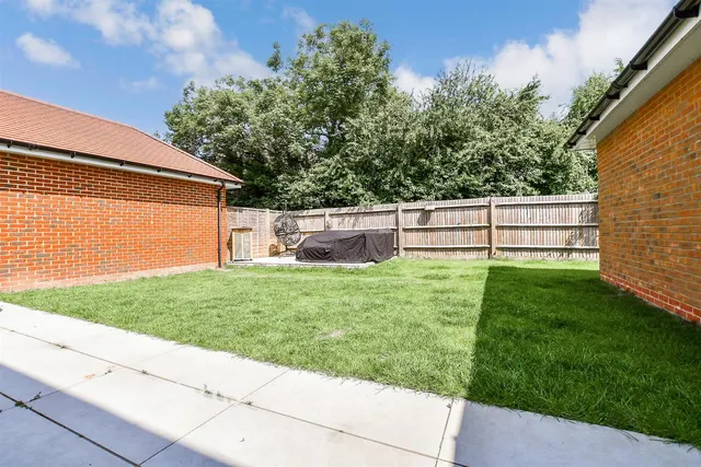 Braganza Drive, Staplehurst, TN12, photo 2