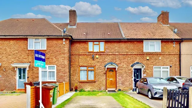 Valence Avenue, Dagenham, RM8, photo 1