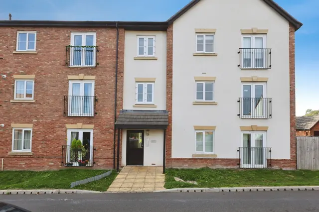 Old Farm Drive, Marston Green, B37, photo 2