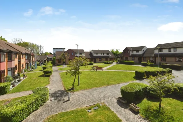 Photo 3 — Brackendale Court, Basildon, Essex, SS13