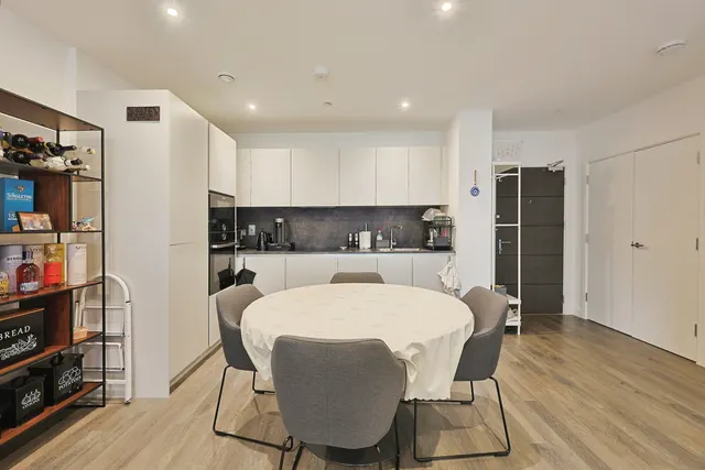 Streamdale Road, London, W3, photo 3