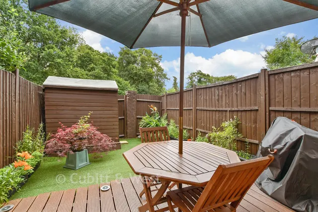 Guinevere Road, Ifield West, RH11, photo 2