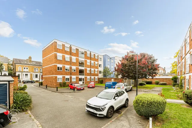 Silverdale Close, London, W7, photo 1
