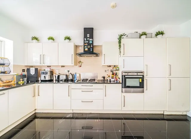 Photo 2 — Worton Road, Isleworth, TW7