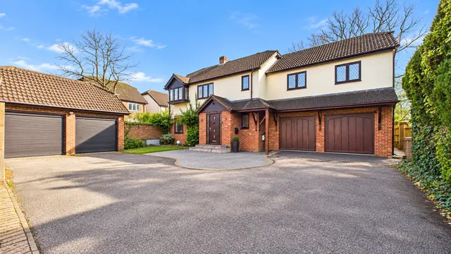 Shrublands Drive, Lightwater, GU18, photo 1