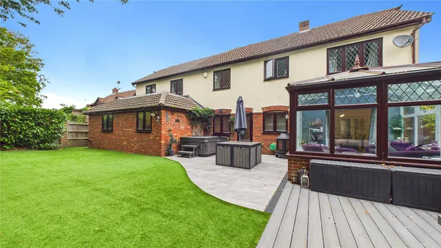 Shrublands Drive, Lightwater, GU18, photo 2