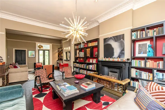 Avenue Crescent, London, W3, photo 2