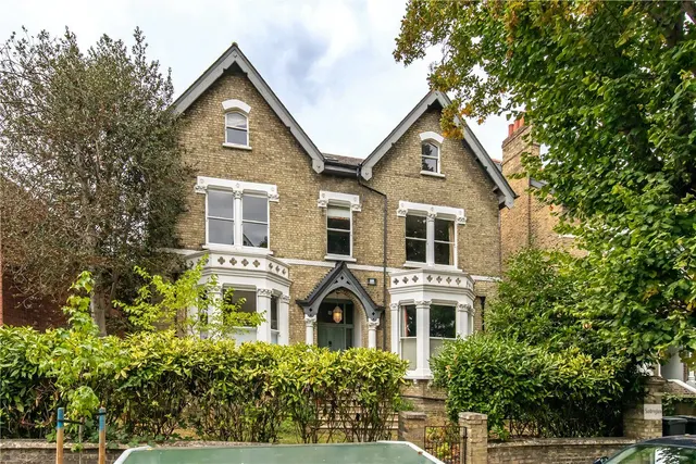 Avenue Crescent, London, W3, photo 1