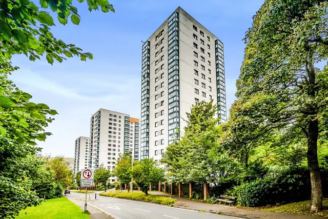 Wheatley Court, HALIFAX, photo 1