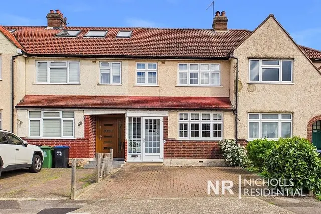 Hartfield Road, Chessington, KT9, photo 1